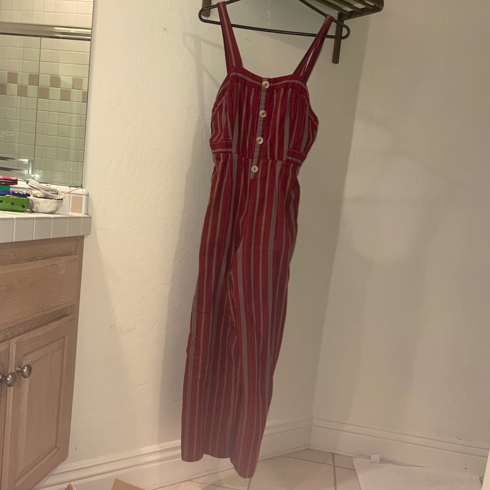 Maroon button up rhomper with pockets